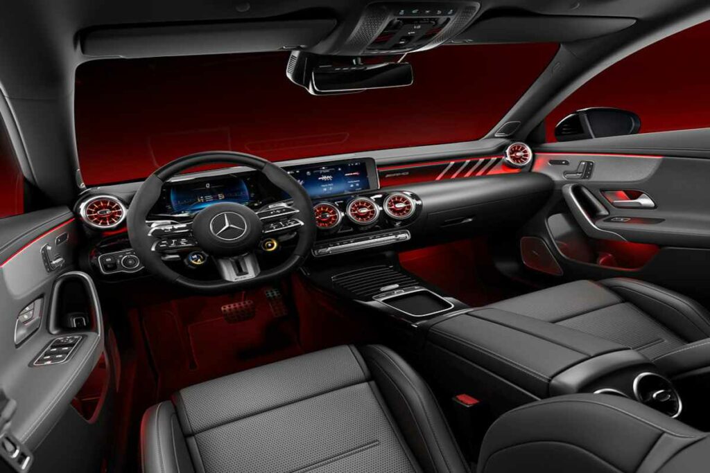 Gli interni di nuova Mercedes CLA