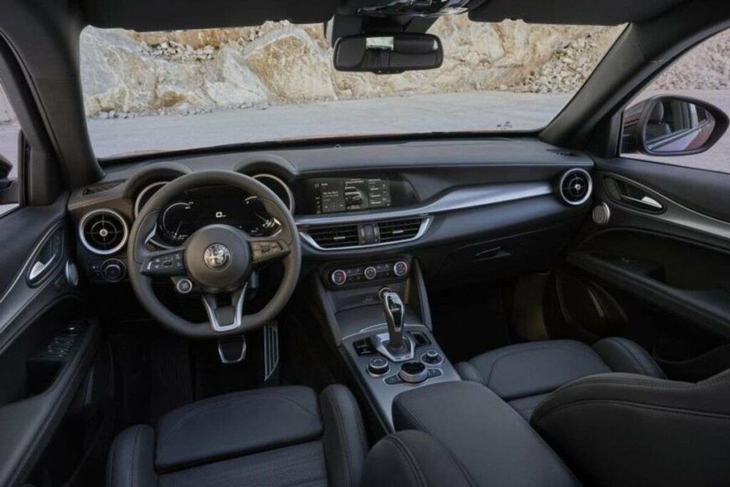 Gli interni di Alfa Romeo Giulia e Stelvio