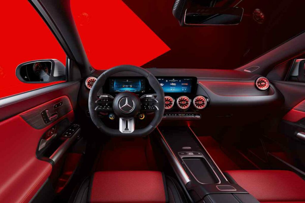 Gli interni di Mercedes GLA