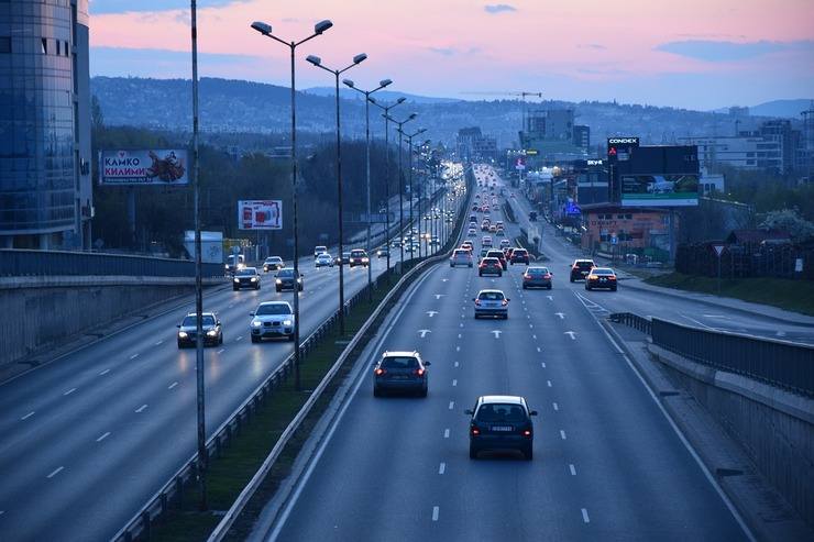 Superare a destra, quando è consentito dal Codice della Strada