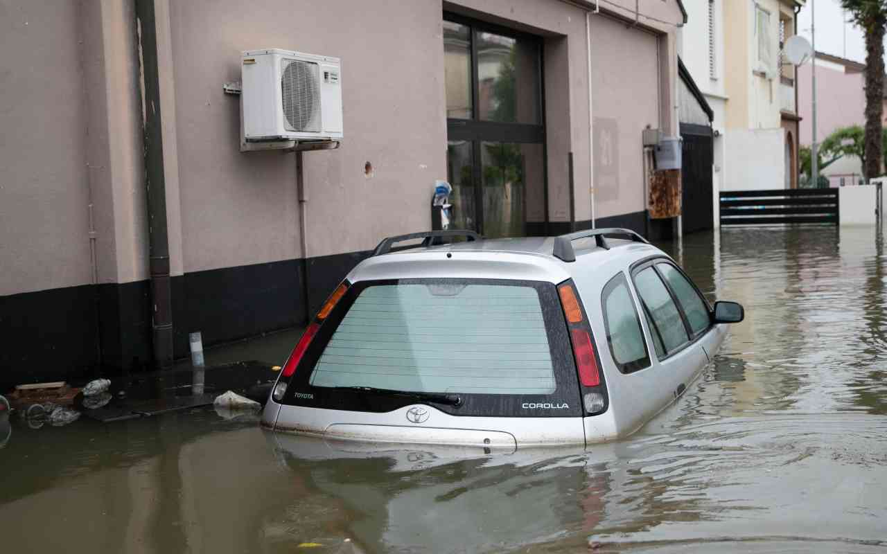 Chi risponde ai danni all'auto per un'alluvione?