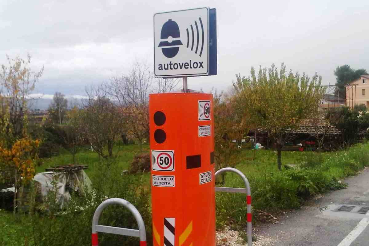 Autovelox arancioni in azione sulle nostre strade