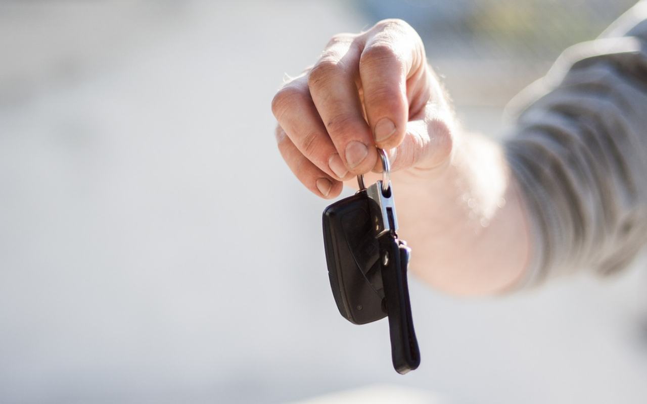Passaggio di proprietà dell’auto, quanto costa? Ecco le regole da seguire