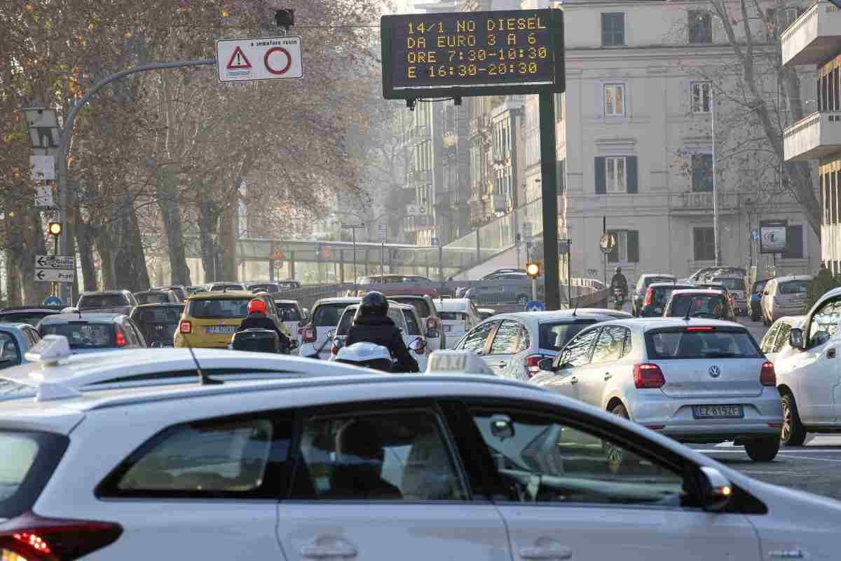 Roma, come funzionano i divieti alla circolazione