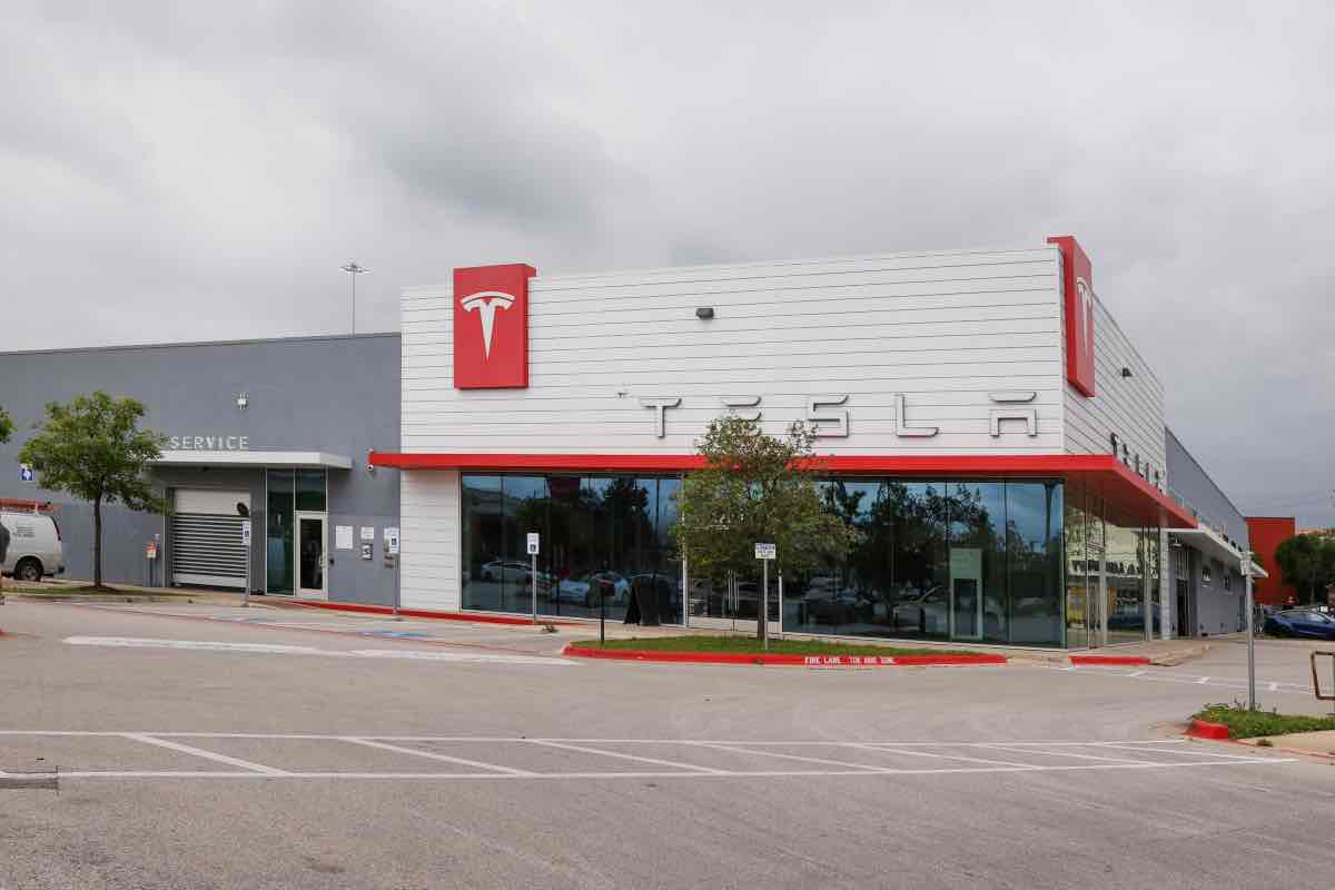 Tesla prezzi ribasso Supercharger 