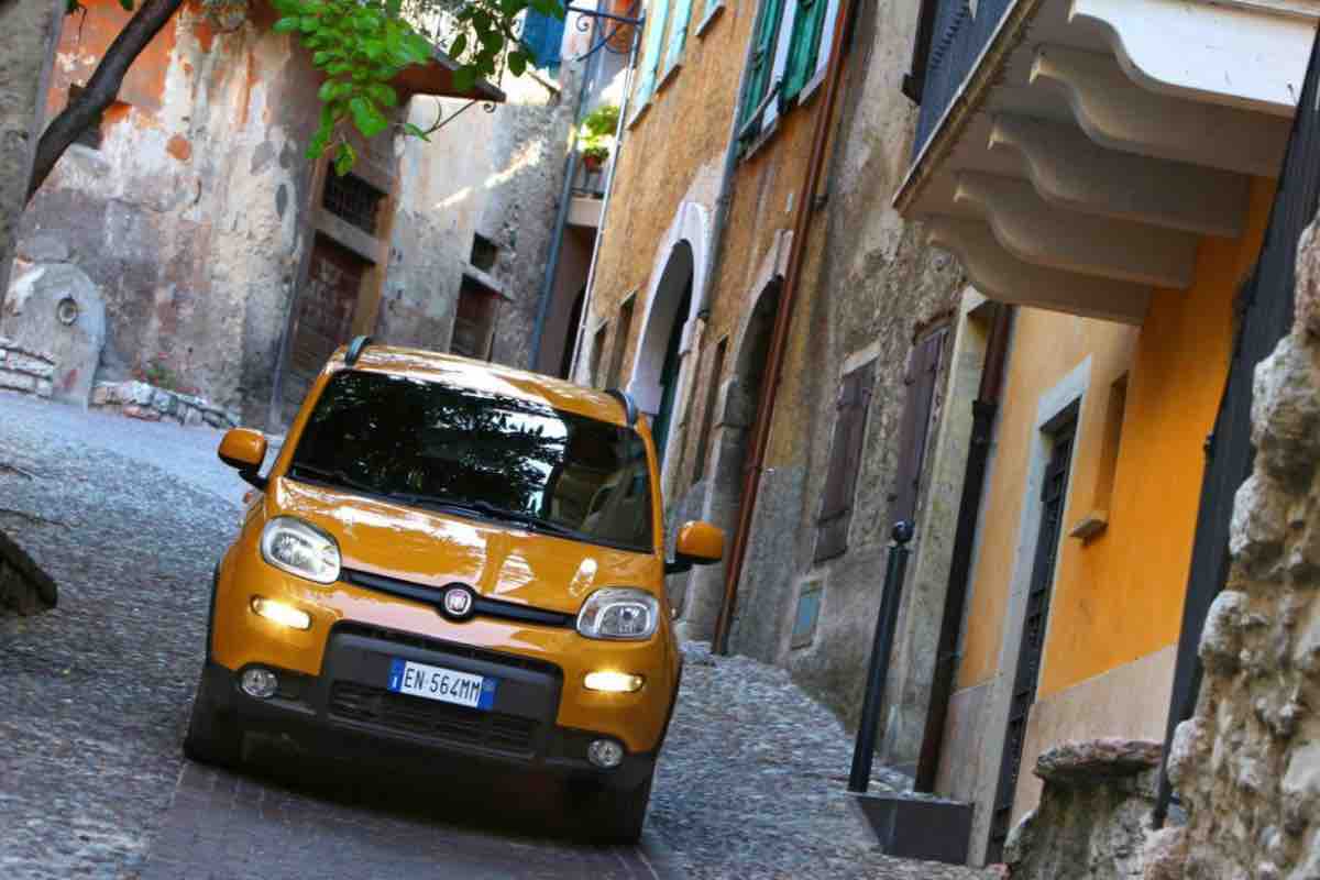 Toyota Sienta plagio Fiat Panda