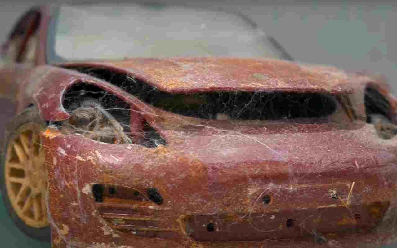 Porsche fatta a pezzi, non esiste più nulla: il restauro è da brividi