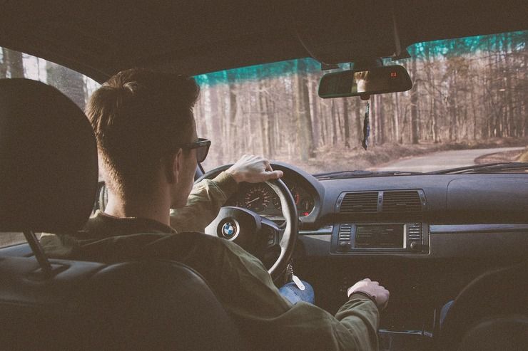 I trucchi per risparmiare viaggiando in auto