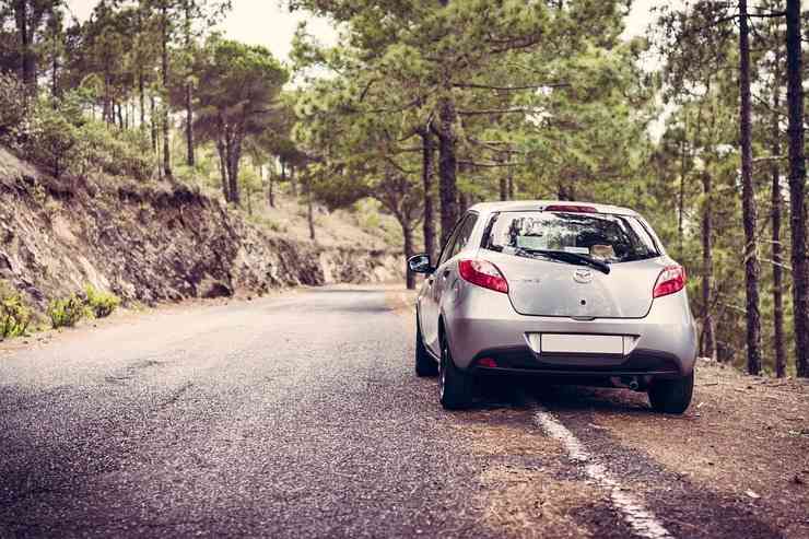 Viaggiare in auto, i consigli per farlo senza spendere un capitale