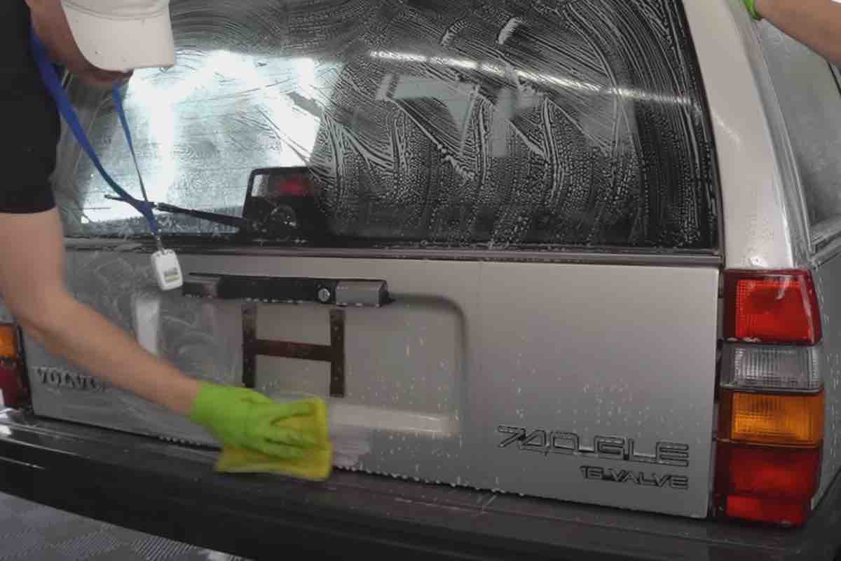 Lavare l'auto 