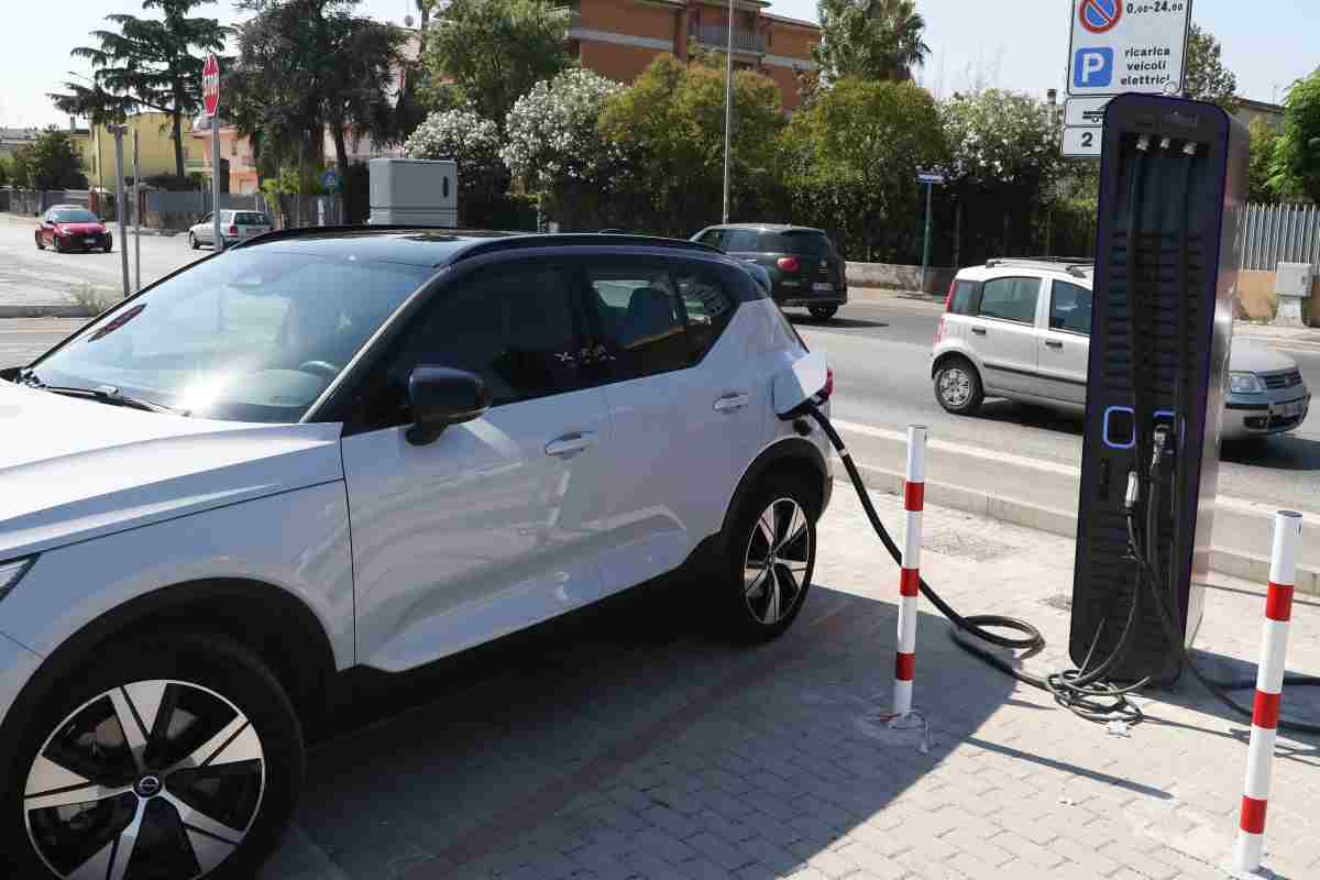 Modelli e sovvenzioni piccole auto elettriche