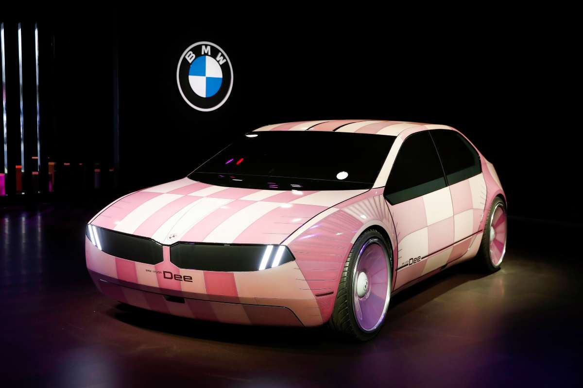 BMW, ecco il prototipo che cambia colore da solo