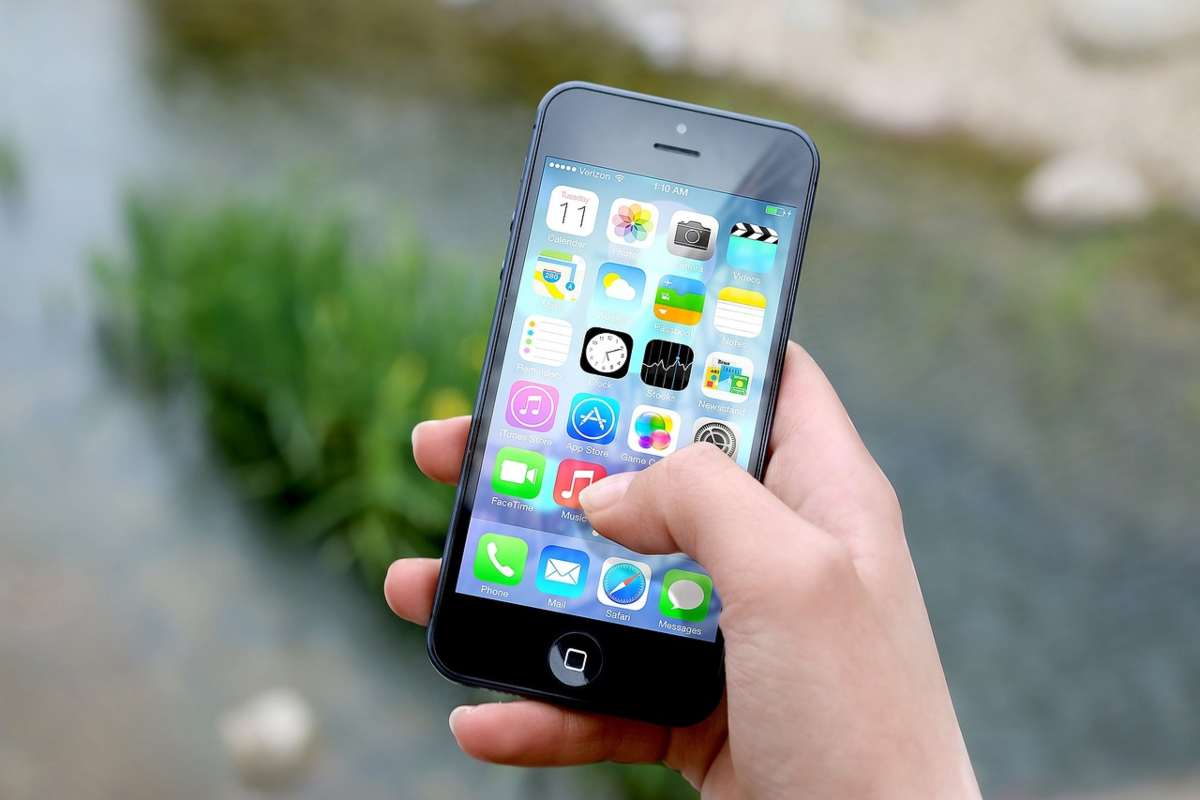 Lo smartphone sostituisce il portafogli: come aggiungere la patente ad Apple wallet