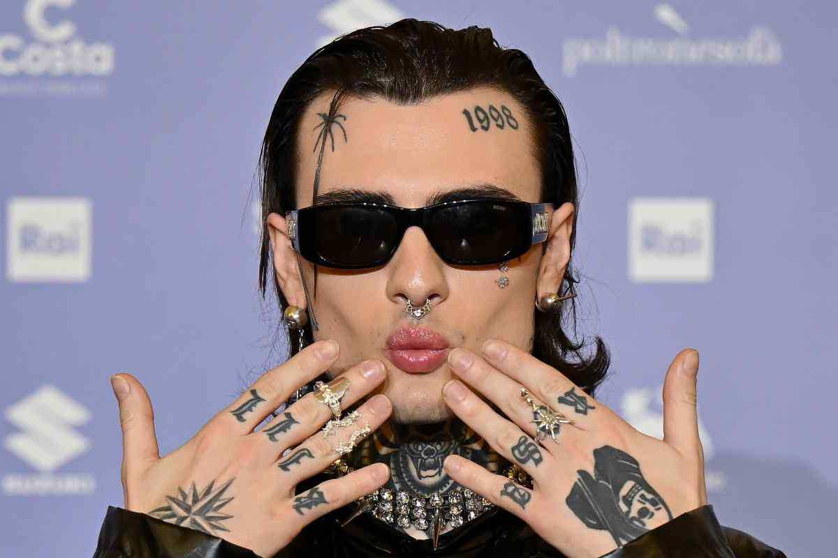 Rosa Chemical, che auto guida il famoso rapper? Non indovinerete mai il modello