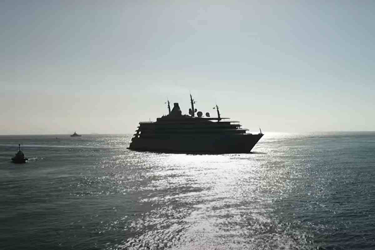 Fulk Al Salamah, uno yacht mastodontico: solo un proprietario del genere poteva permetterselo