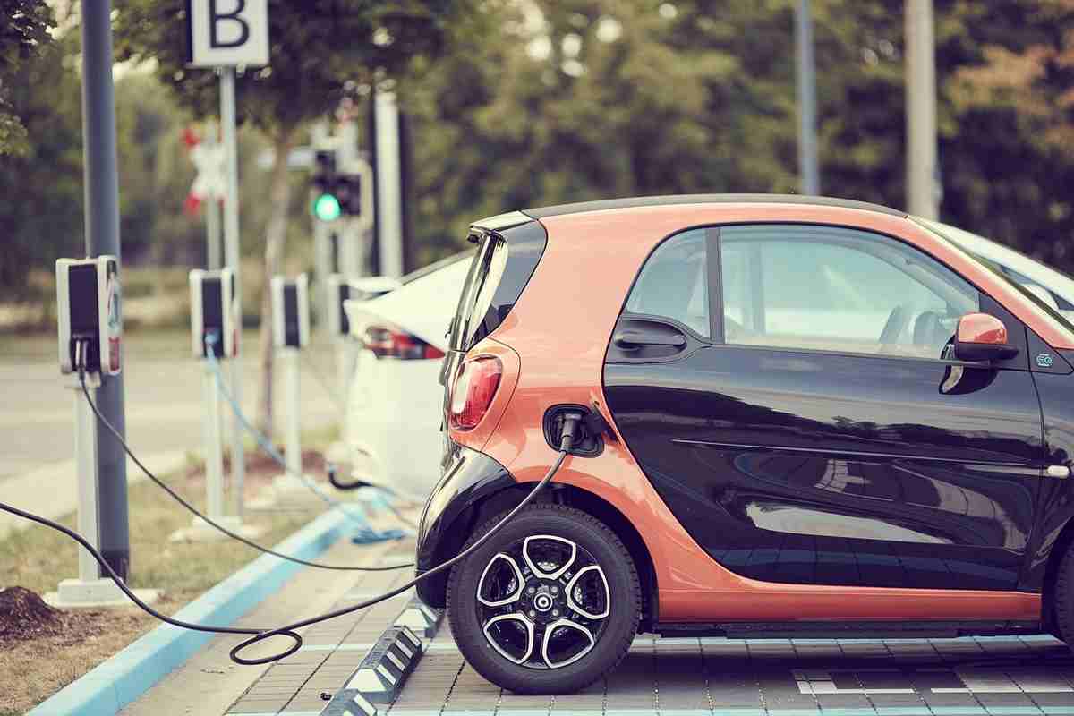 Auto elettriche, i paesi con più colonnine di ricarica