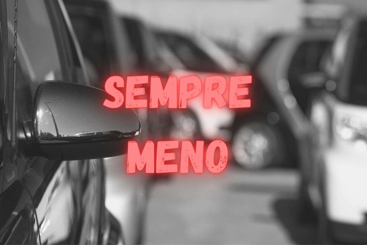 concessionario auto italia sempre meno