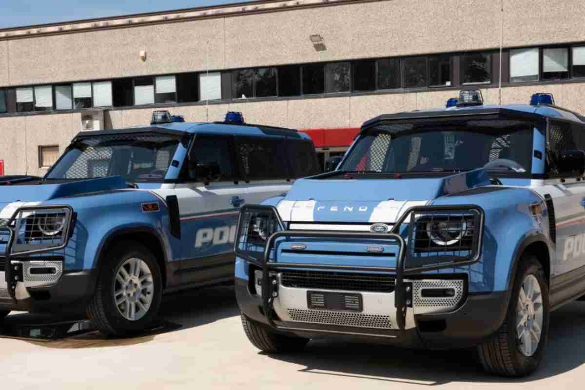 polizia land rover defender novità