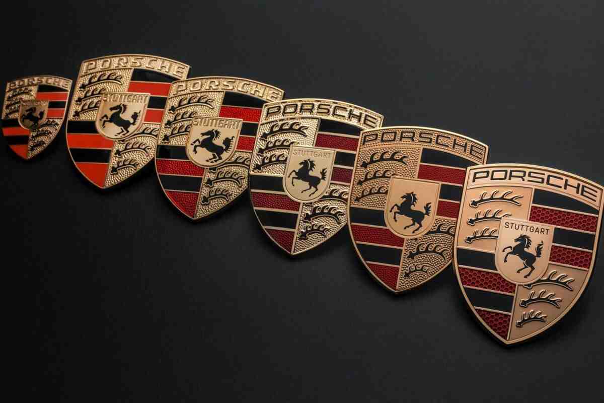Porsche cambia logo, ecco come è fatto