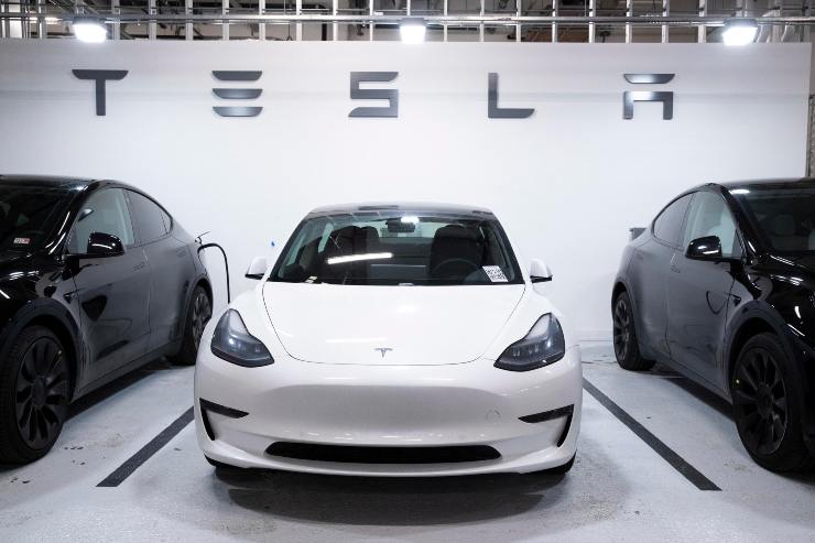 Tesla Model 3, cala l'autonomia