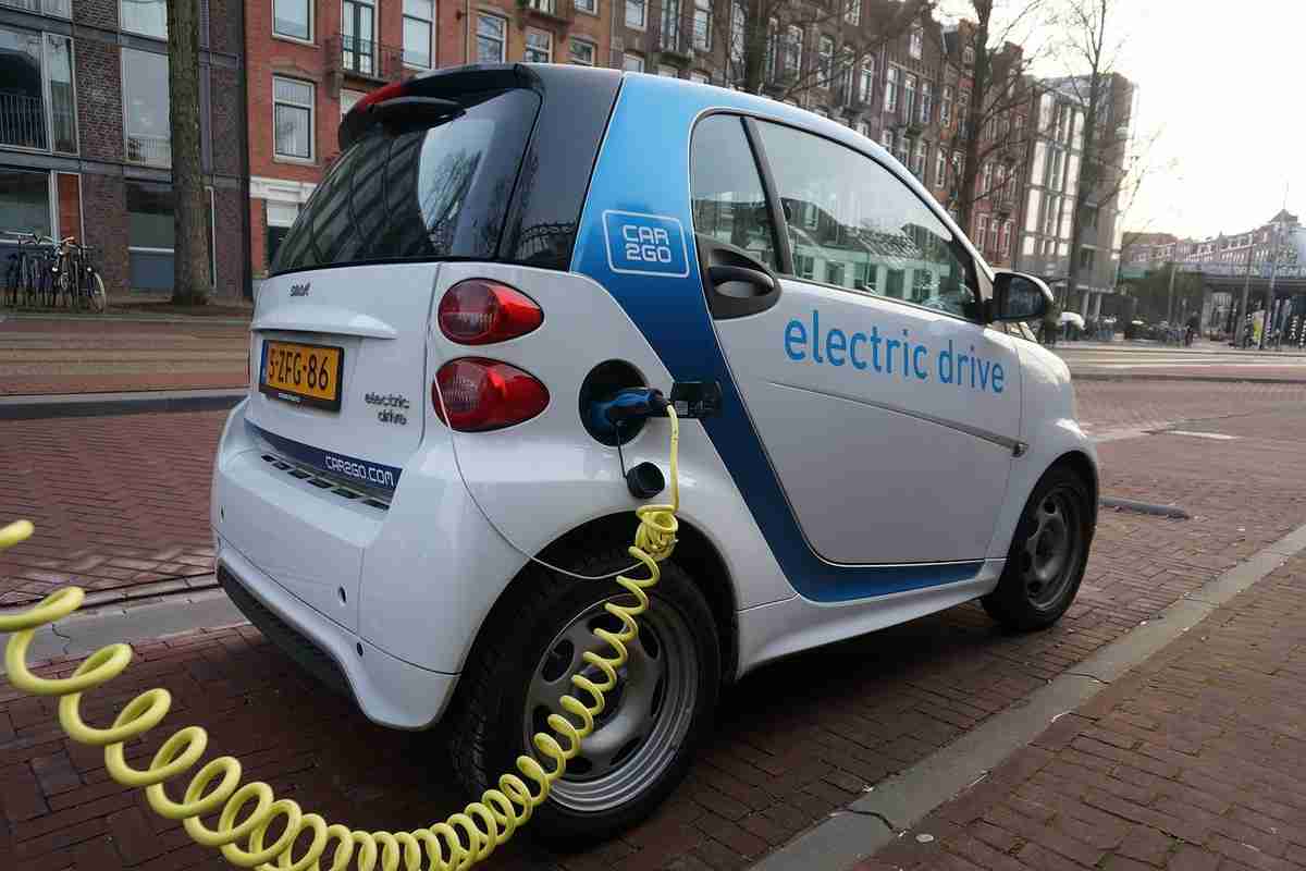 Auto elettriche contro auto endotermiche, quale inquina di più?