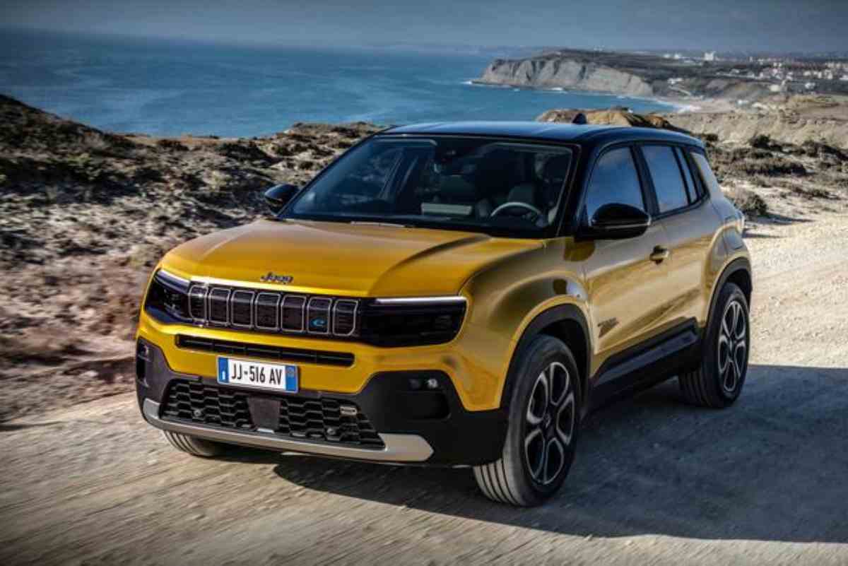 Jeep Avenger, dopia motorizzazione e doppio prezzo: cosa cambia