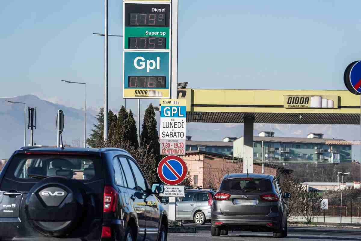 Benzina, nuova mazzata sugli italiani: sta per succedere