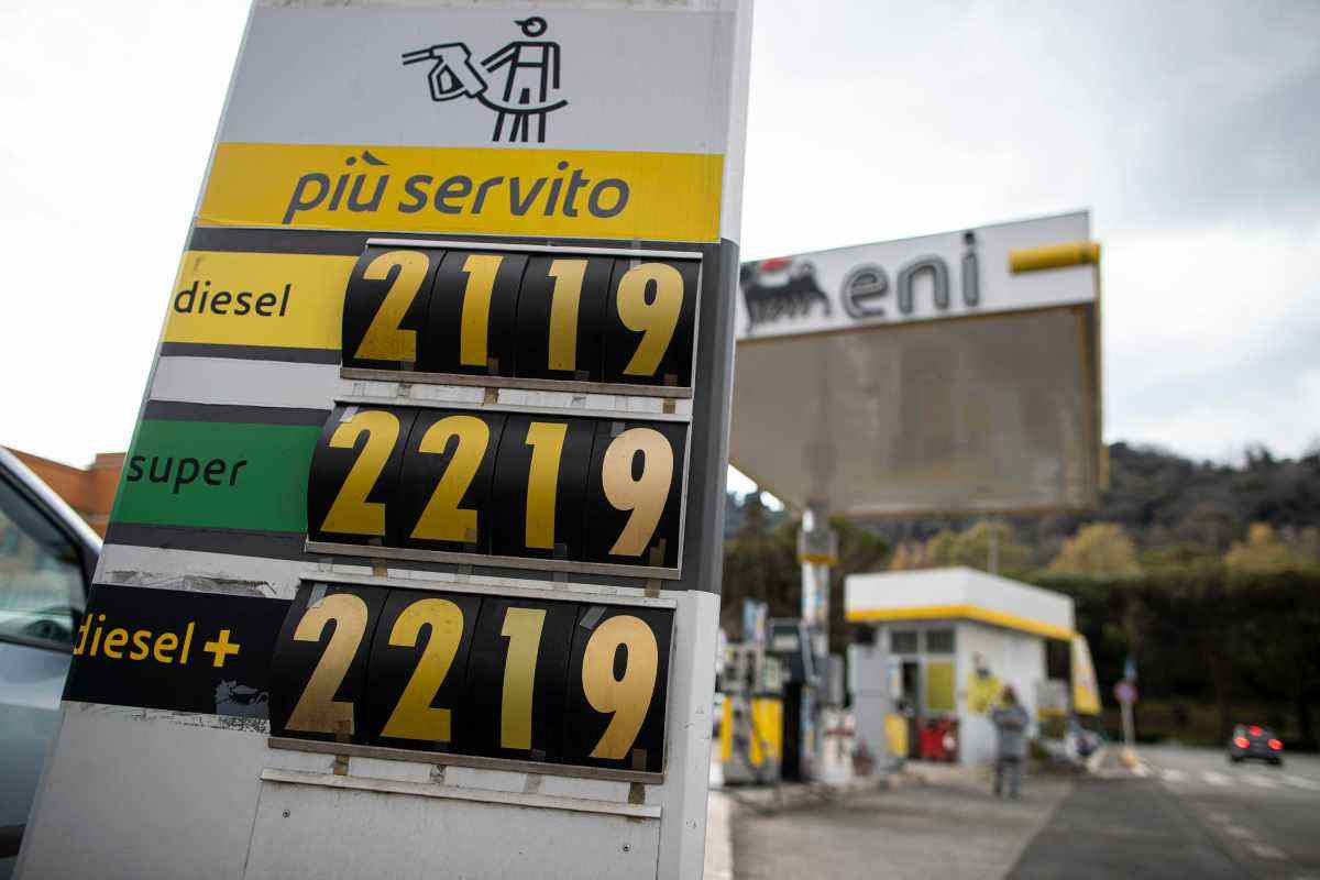 Benzina, per i prezzi cambia tutto: pubblico avvisato