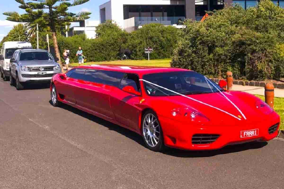Ferrari trasformata in limousine