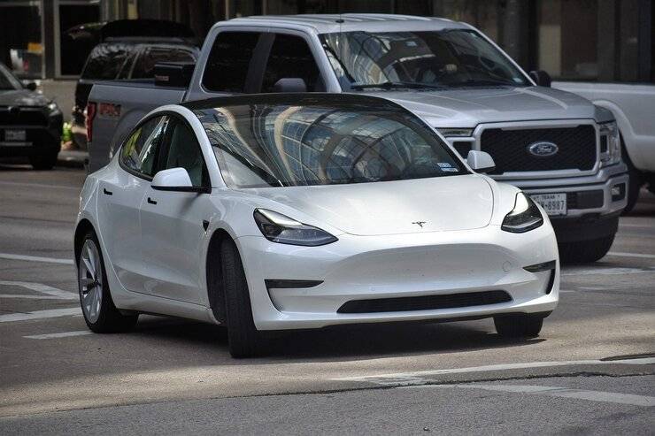 Tesla, attiva una nuova funzione che cambierà il mondo auto