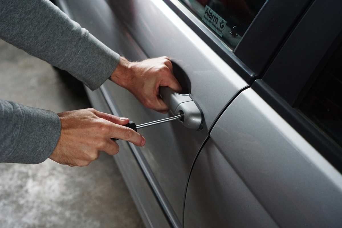 Auto rubata, ecco cosa succede in questo caso