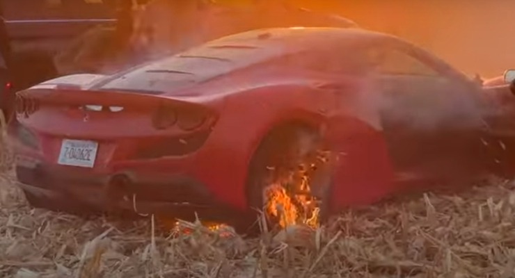 Una Ferrari F8 distrutta