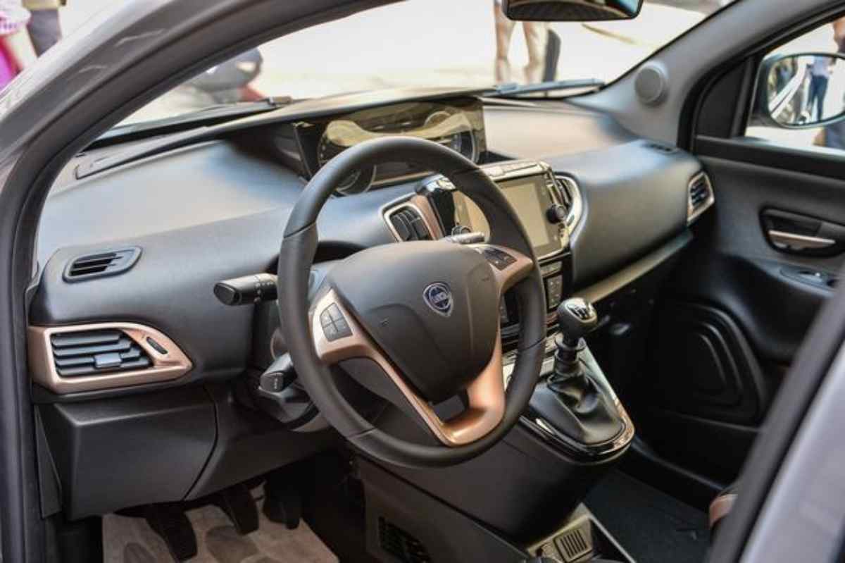 Lancia Ypsilon, arriva la nuova generazione: come cambia