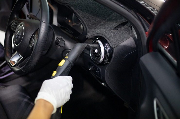 Cattivi odori in auto, ecco come eliminarli definitivamente