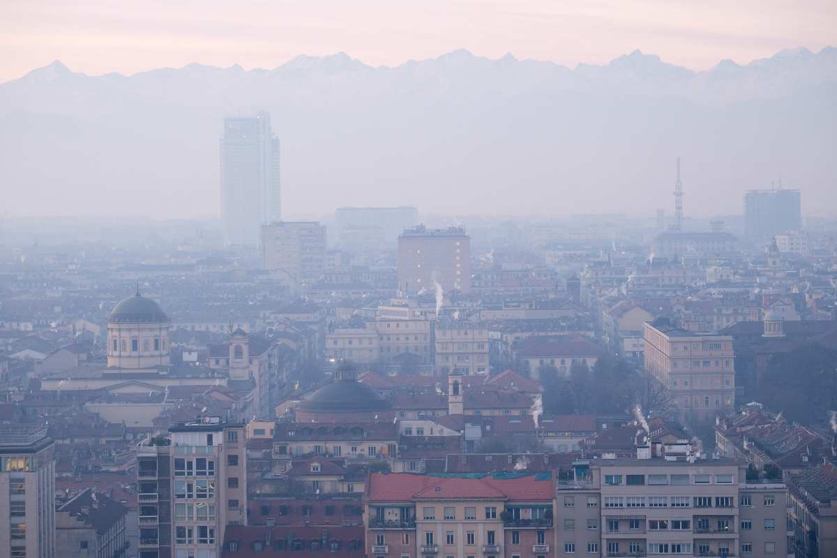 La cappa di smog su Torino è una minaccia: allarme rosso