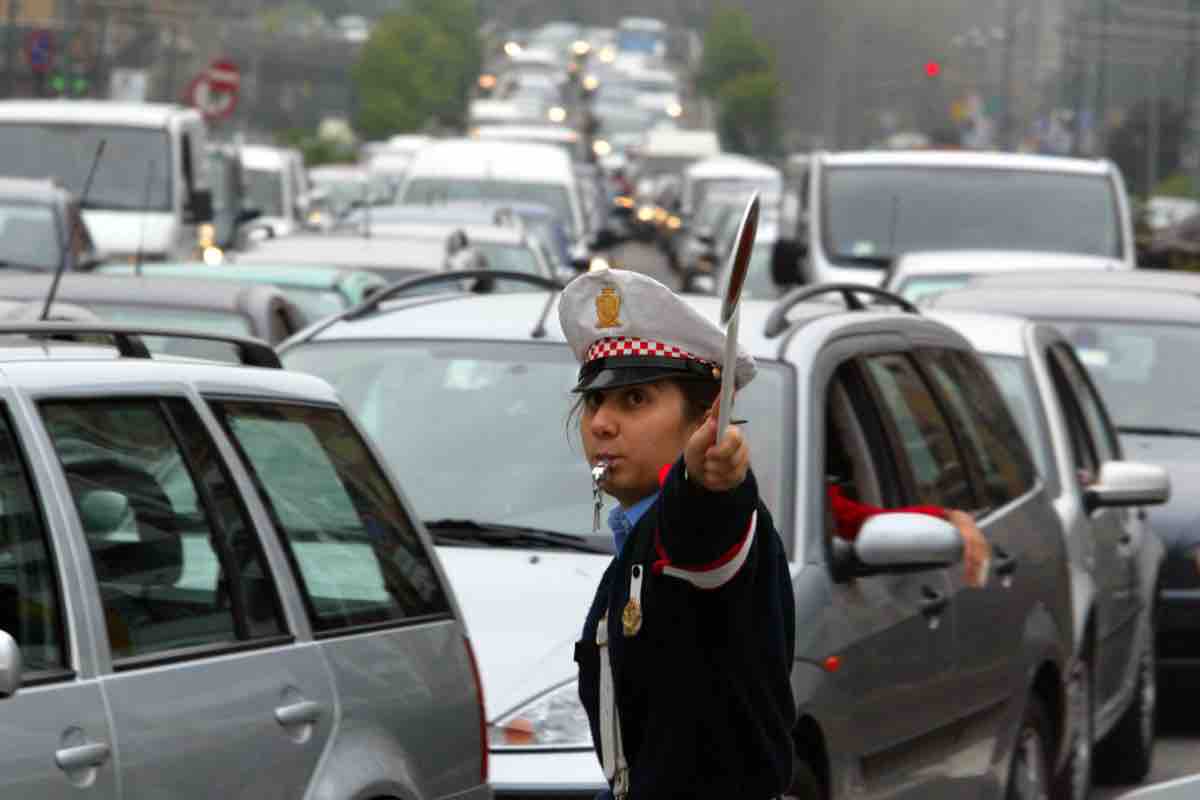 Traffico con vigili