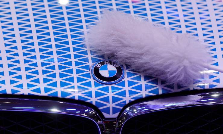 BMW, addio al cambio manuale