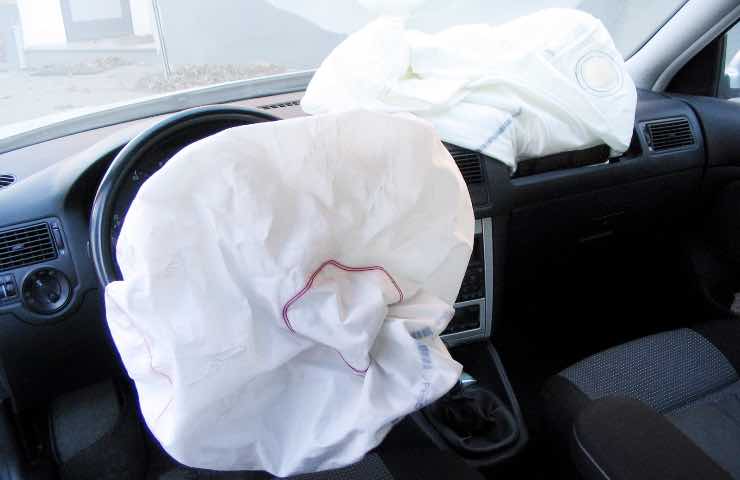 La controversia sugli airbag nelle auto