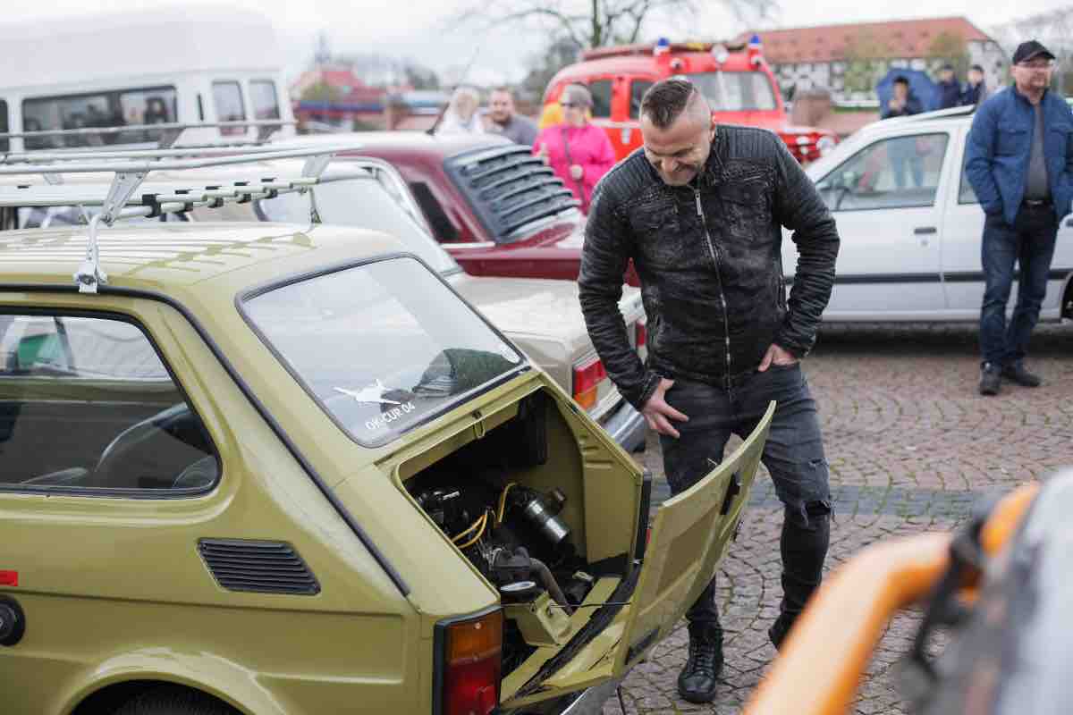 Pagaria 35.000€ por um velho Fiat 126?  Olha esse carro que parece uma Ferrari e depois conversaremos sobre ele