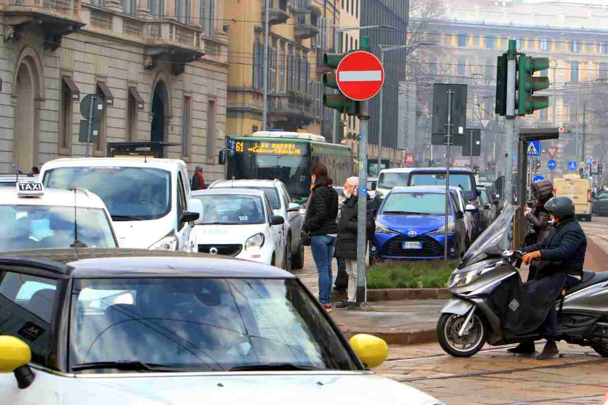 Non solo sanzioni, le Regioni varano incentivi auto: come approfittarne