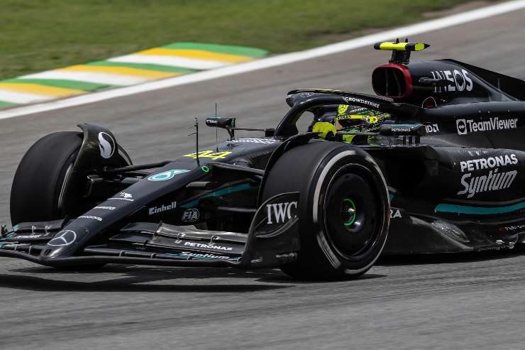 Lewis Hamilton distrugge la Mercedes