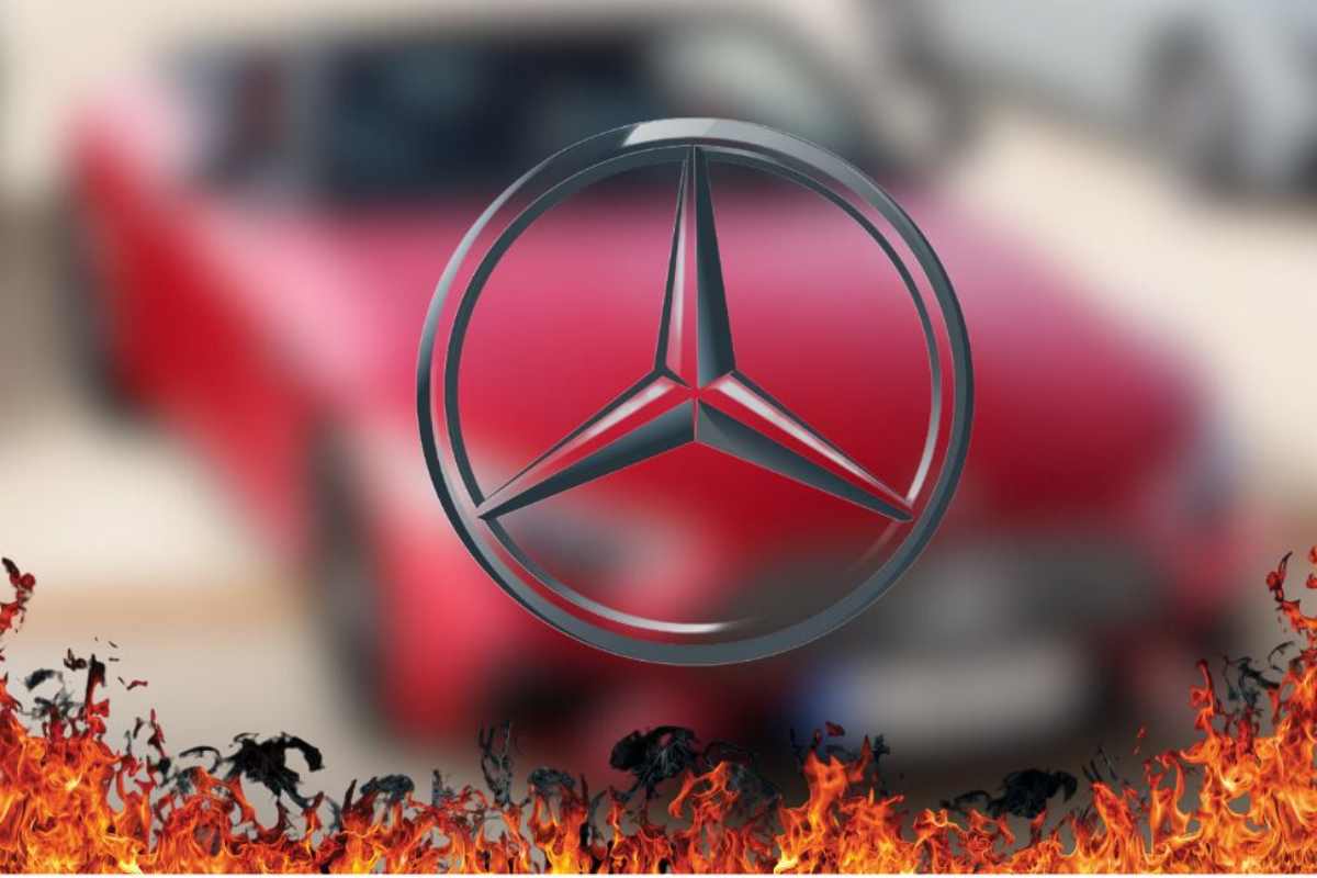 Mercedes sl clamoroso rischio incendio