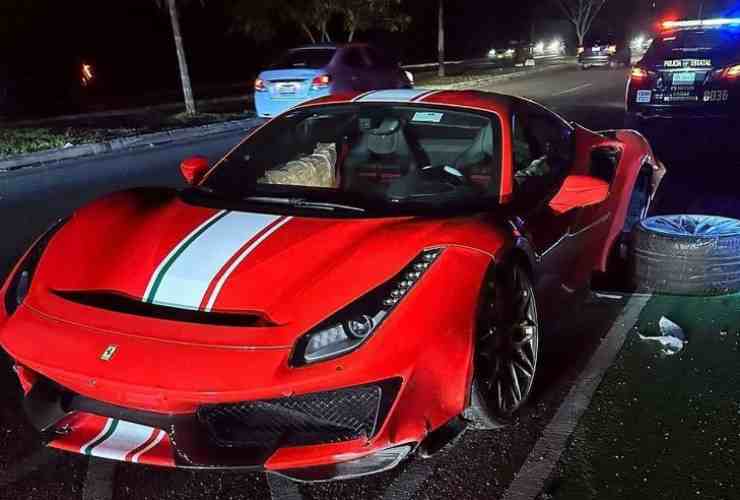 Brutto sinistro per una Ferrari