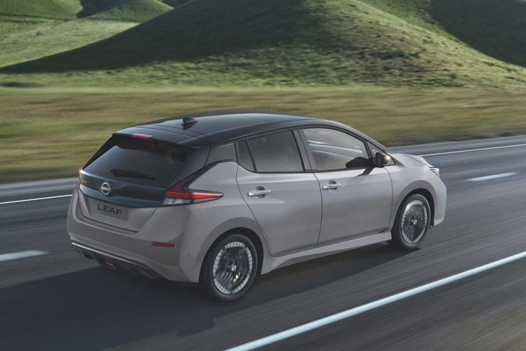 Auto crollo valore auto SUV utilitaria pick-up Nissan Leaf