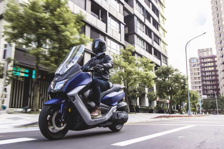 SYM Maksim 400 motorino scooter crossover