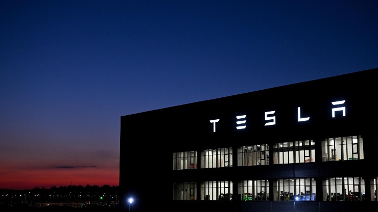 Elon Musk piano Tesla futuro 2 miliardi fabbrica India