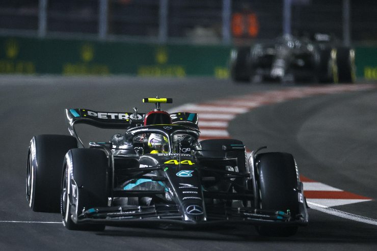 Lewis Hamilton niente inno britannico