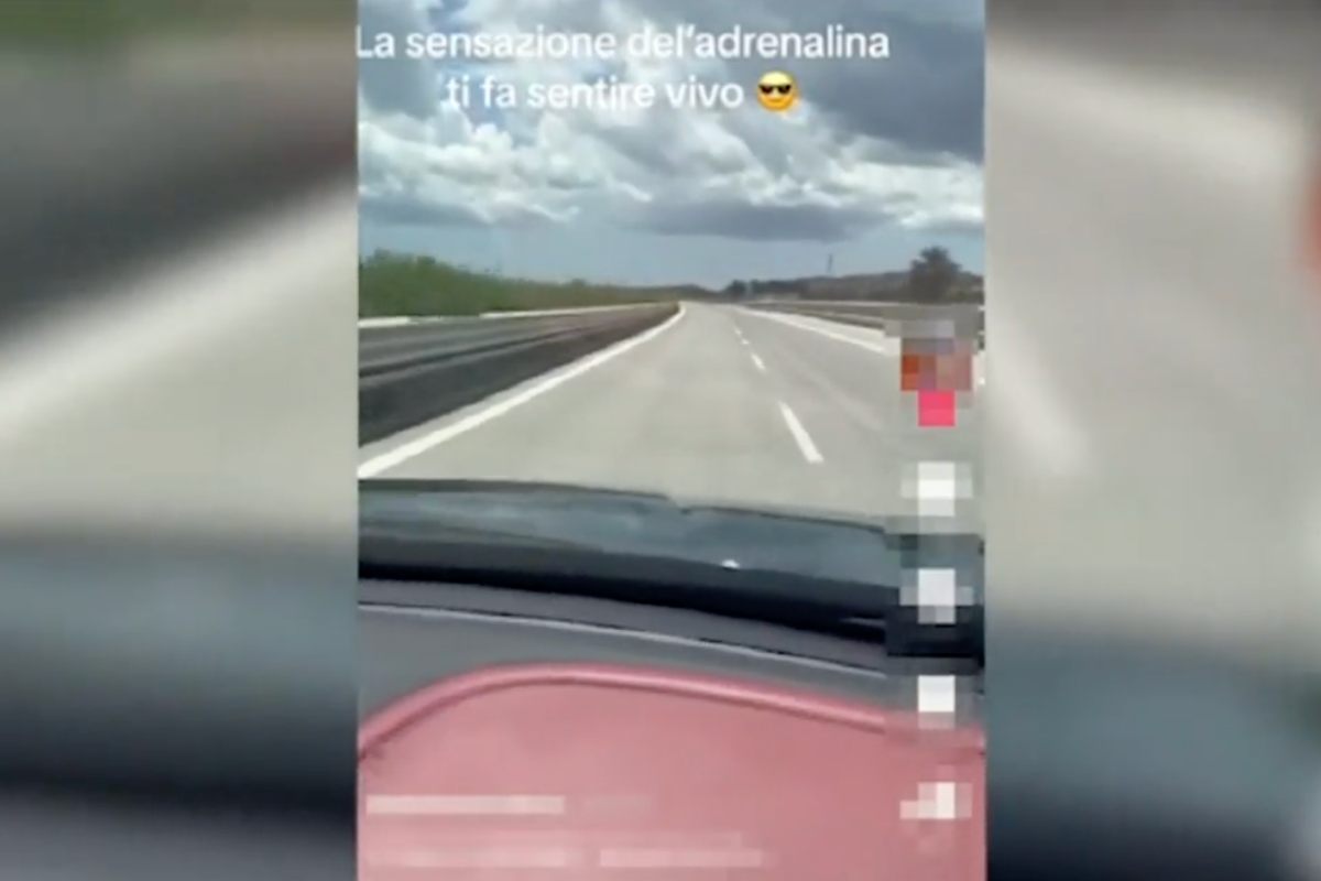 Follia in Autostrada siracusa-gela polizia maserati