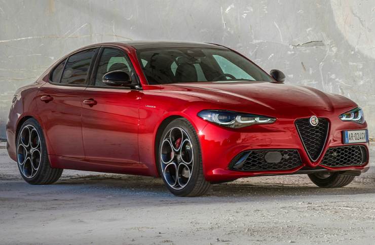 Alfa Romeo Giulia versione benzina costo occasione