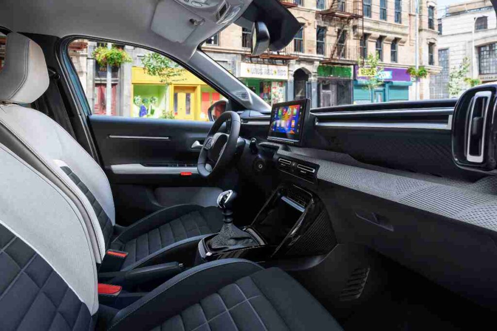 Com'è fatta dentro la Citroen C3? Tutti i segreti, anche quelli più